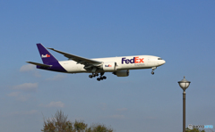 着陸 FedEx 777-FS2 N861FD