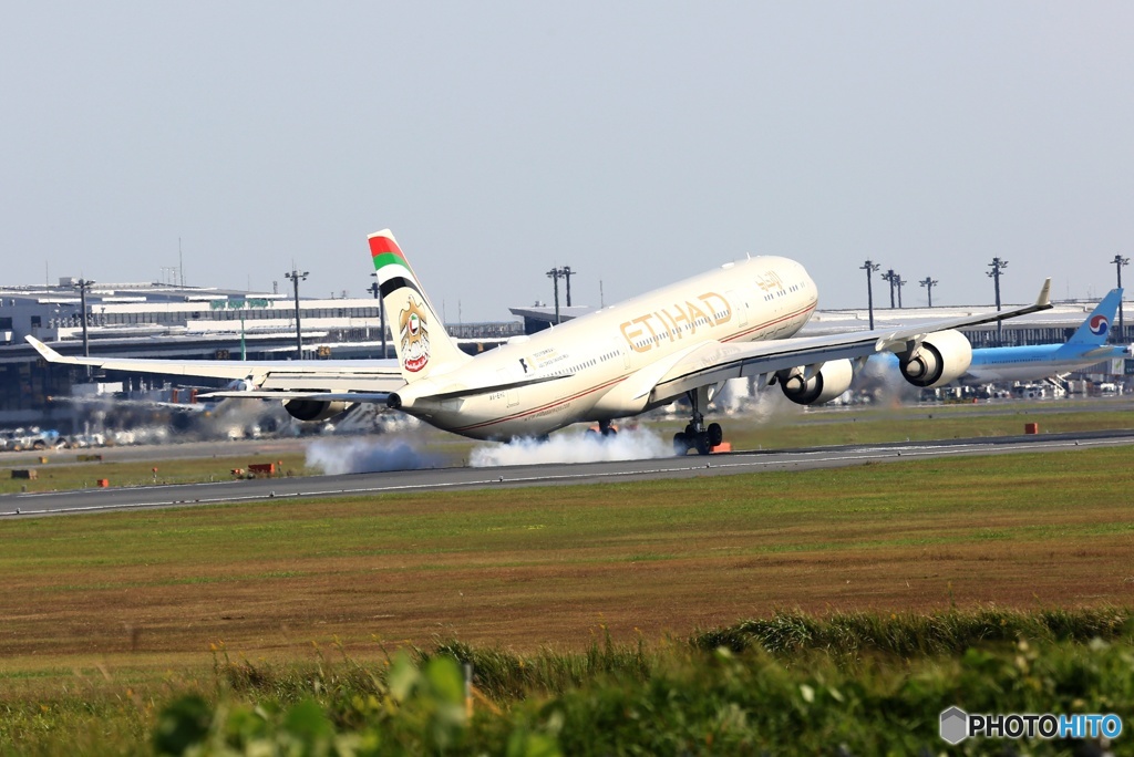 ETIHAD A340-500 白煙