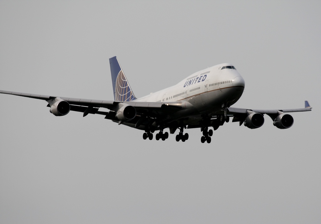 UNITED 747-400 着陸　
