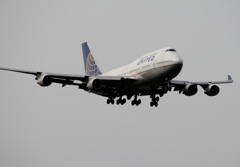 UNITED 747-400 着陸　