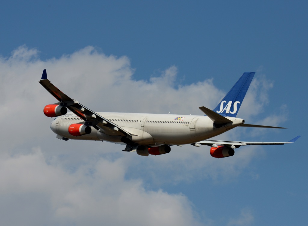 離陸 SAS A340-300 