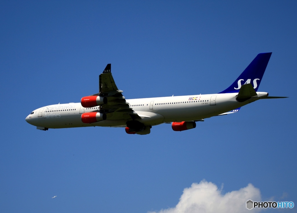 離陸　SAS A340-300