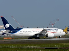 出発　AEROMEXICO 787-8