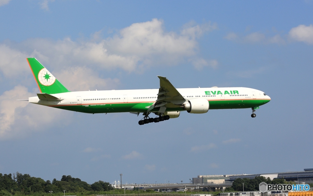 到着　EVA 777-300 B-16721