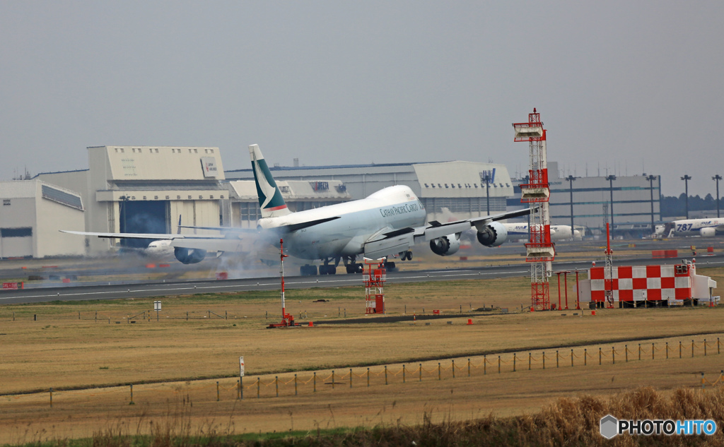 CATHAY 747 B-LJI 到着 