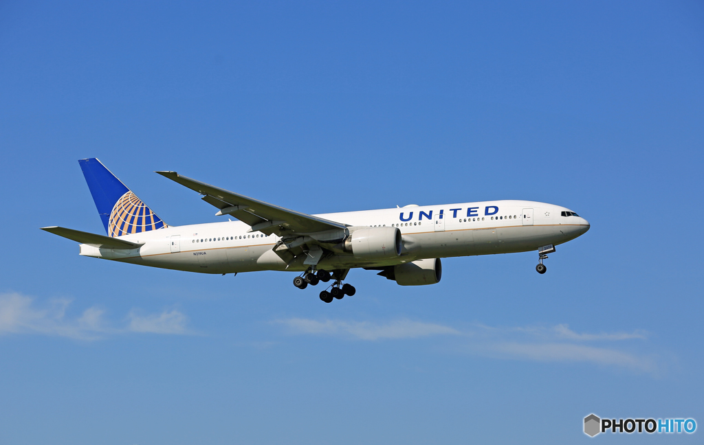 着陸 United 777-222 N219UA