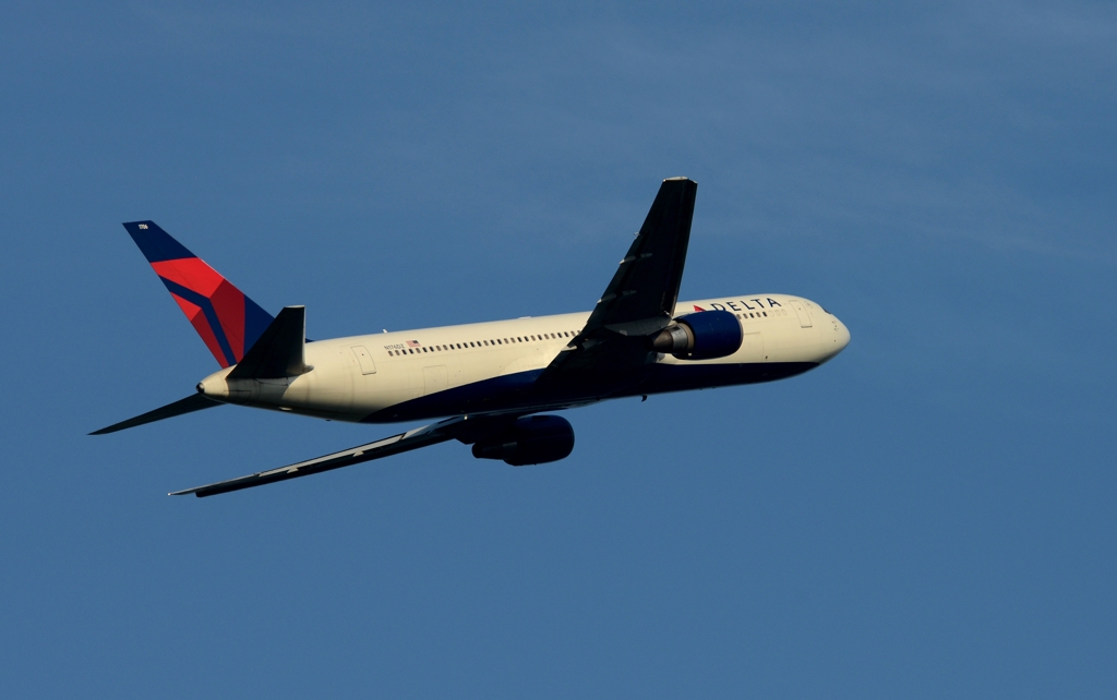 離陸（207）Delta 767-332 