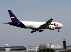 FedEx 777-FS2 到着　