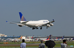 着陸UNITED 747-400 N105UA/ジャンボ保存委員会