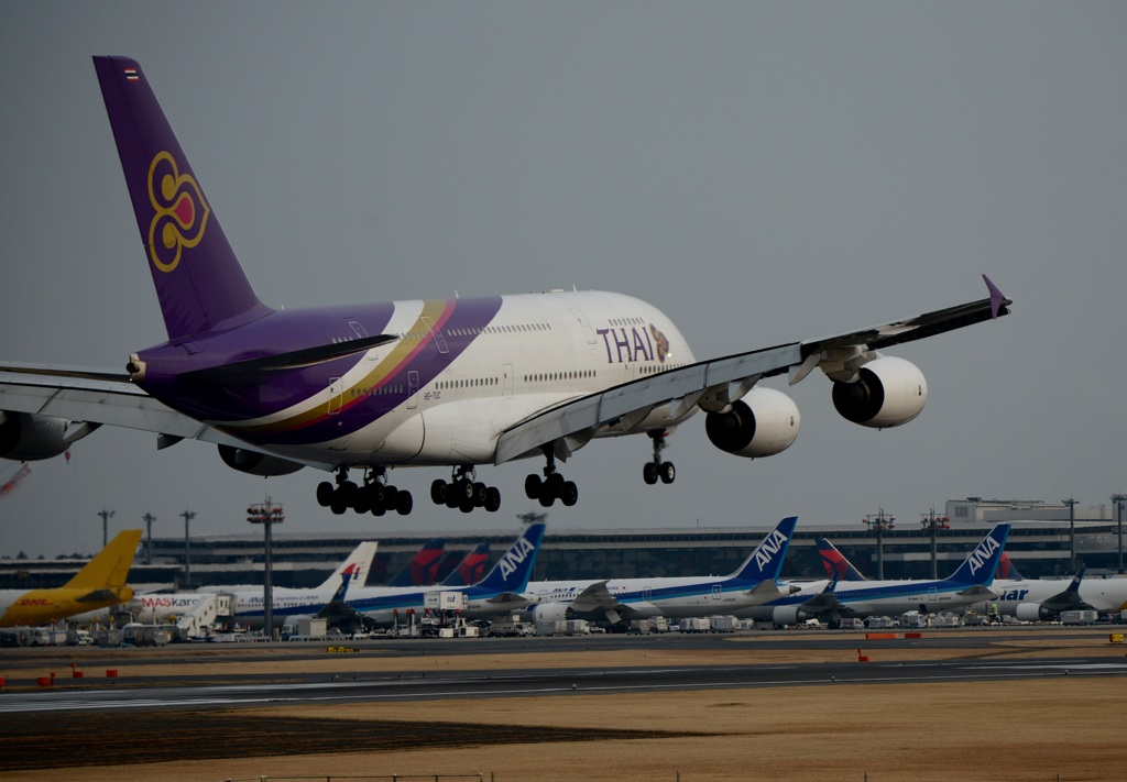 着陸 THAI A380-841