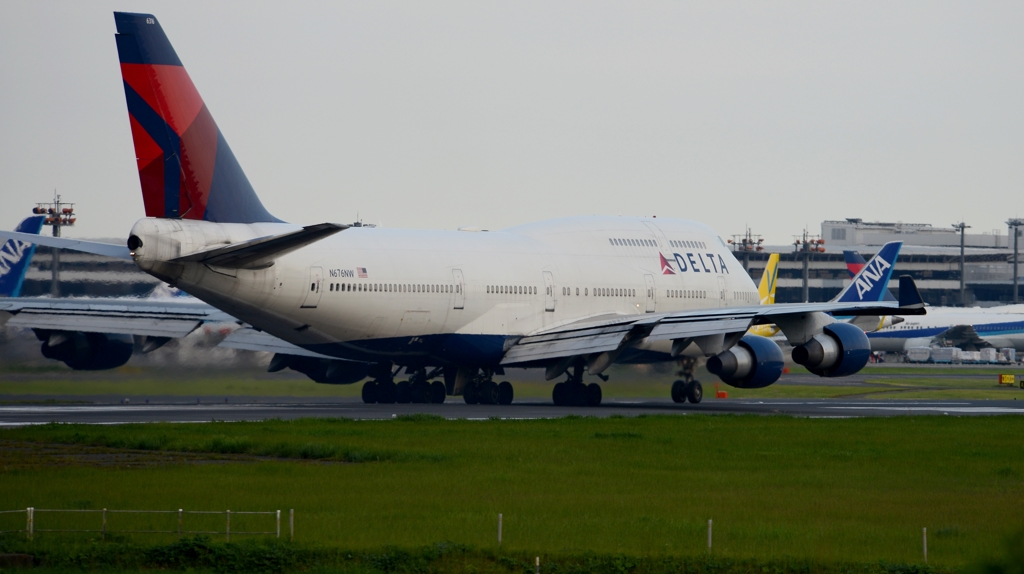 出発（218）DELTA 747-400 
