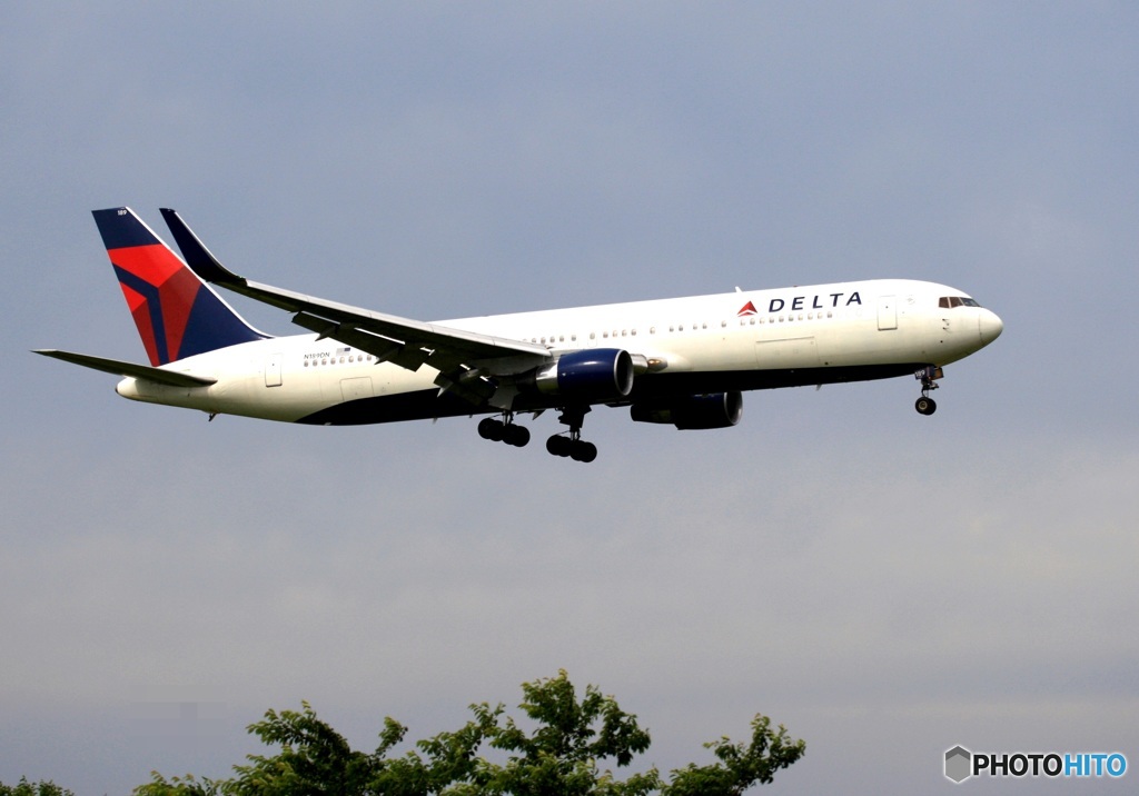 DELTA 767-332 到着　