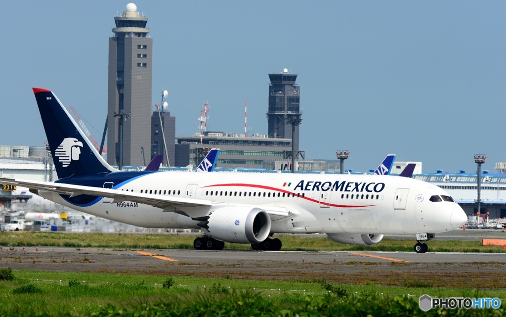 離陸  AEROMEXICO 787-8 