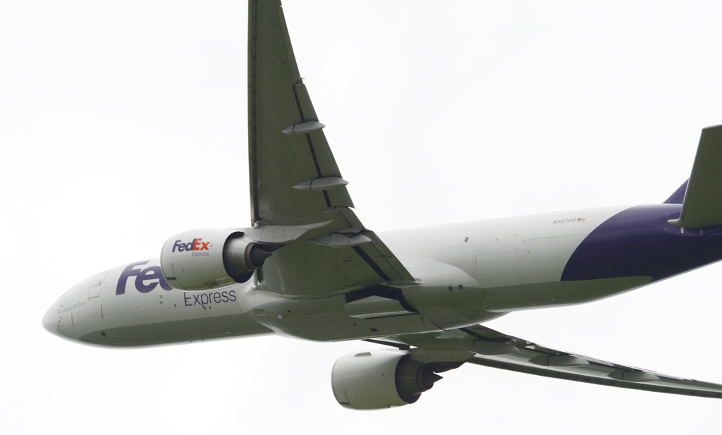 離陸（1-2）FedEx 777-FS2　[b]