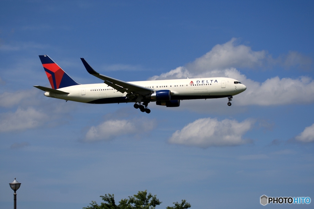 DELTA 767-332 到着　