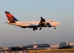 着陸 Delta 747-400