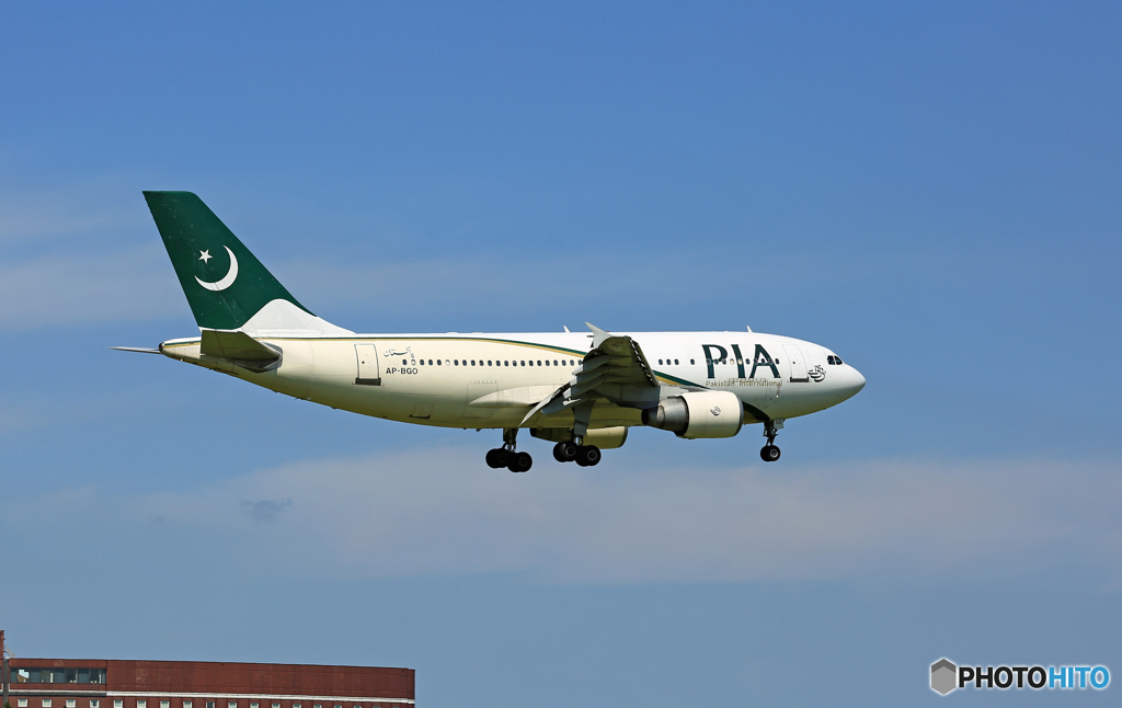 到着 PIA A310-324 AP-BGO