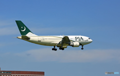 到着 PIA A310-324 AP-BGO