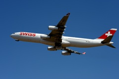 SWISS A340-313 出発