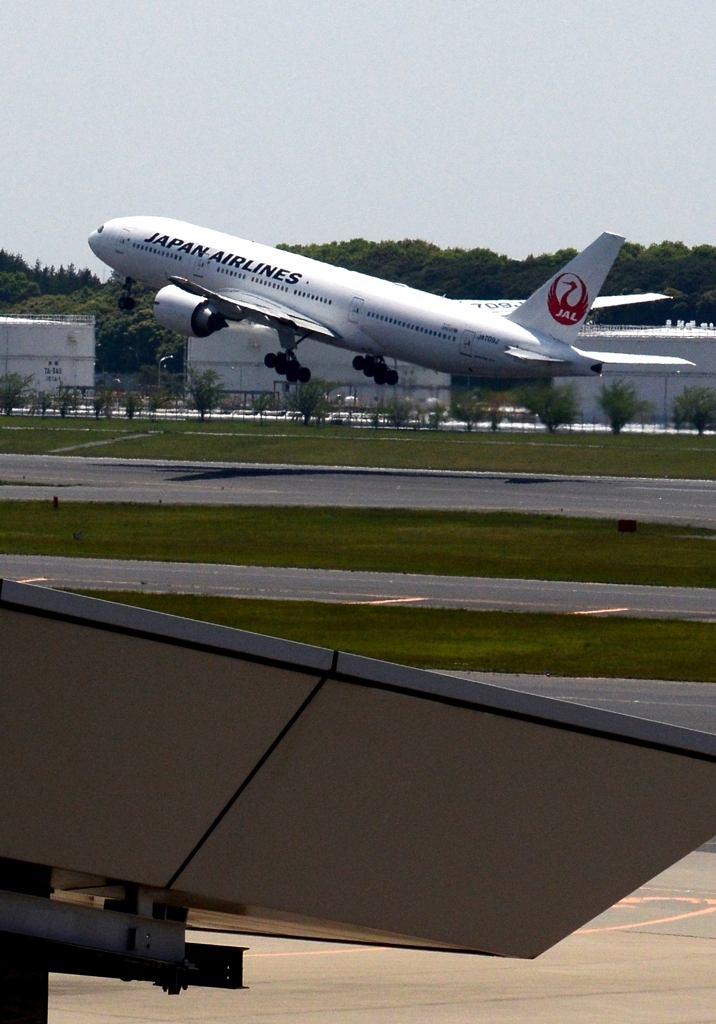 飛び立ち（2）JAL 777-200ER