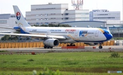 CHINA EASTERN A330-343 出発　