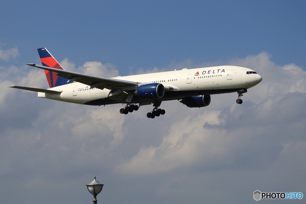 DELTA 777-232 到着　