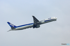 飛び立ち ANA 777-381 JA779A