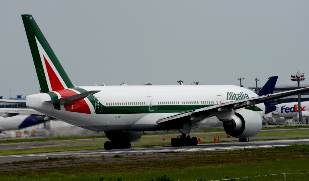 出発（223）Alitalia 777-243ER 