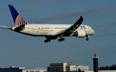 着陸（192）United 787-8 
