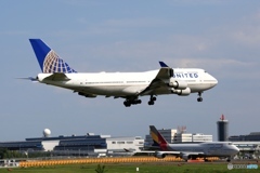 着陸 UNITED 747-400 N105UA 着陸 UNITED 747-400 N105UA