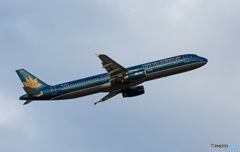 飛び立ち　vietnam A321-231 VN-A606