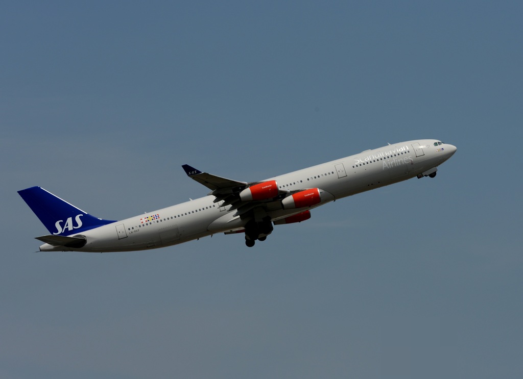 SAS A340-313 出発