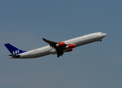 SAS A340-313 出発