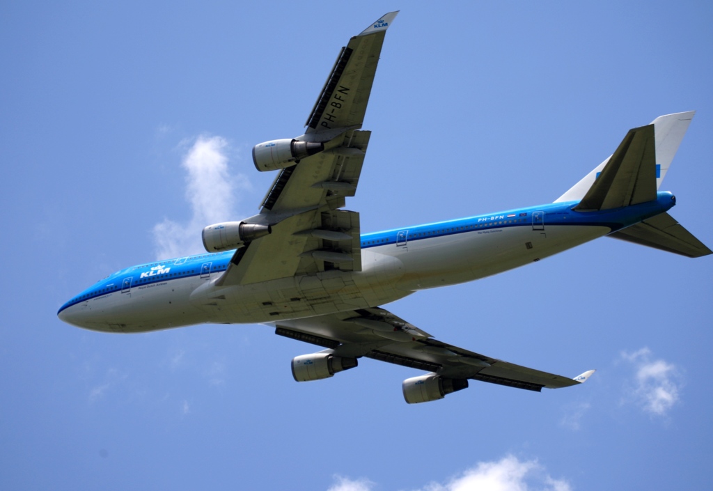出発　KLM 747-400 