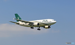 着陸 PIA A310-324 AP-BGR