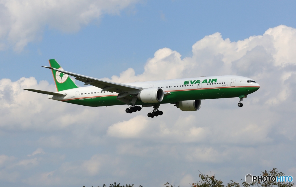 EVA 777-300 着陸　