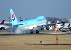 到着 KOREAN Cargo 747-8F