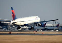 着陸(214)Delta 777-232 着陸(214)Delta 777-232