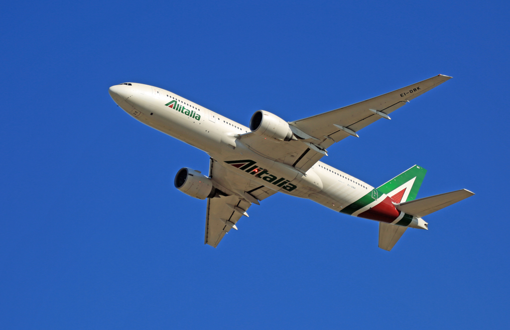 「空色」 Alitalia 777-243 EI-DBK出発