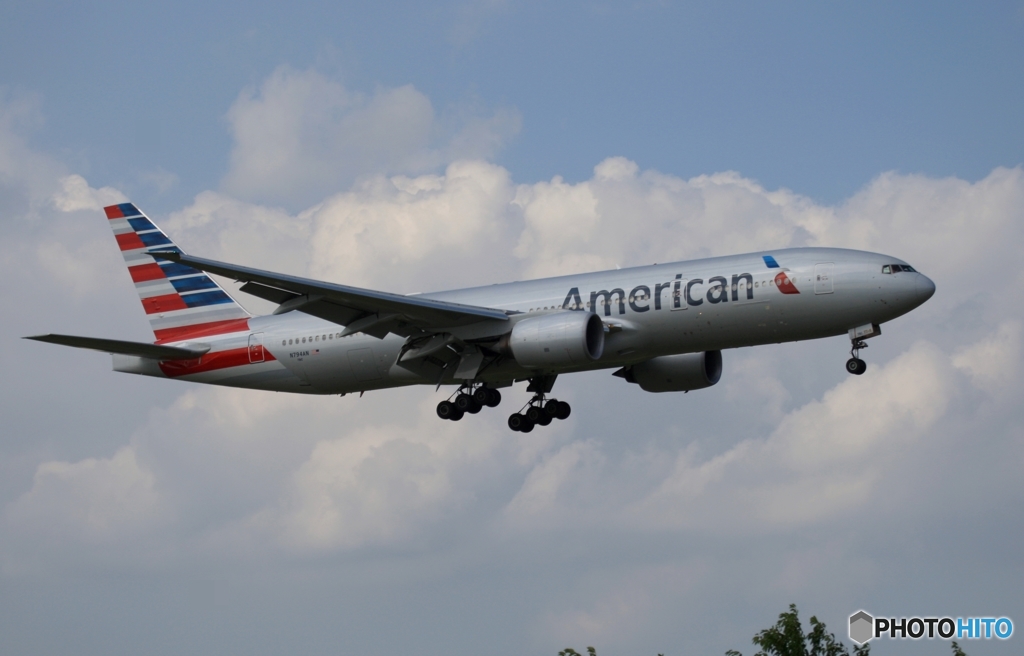 着陸　American 777-223