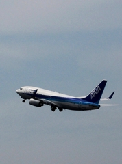 飛び立ち（41）ANA 737-700