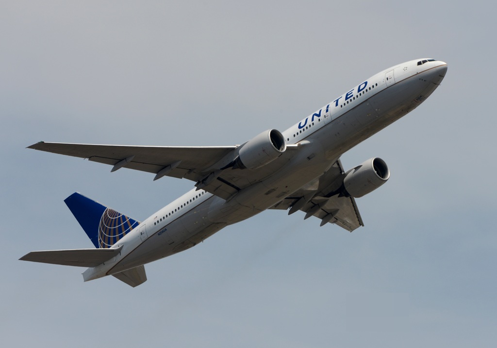 出発　UNITED 777-222