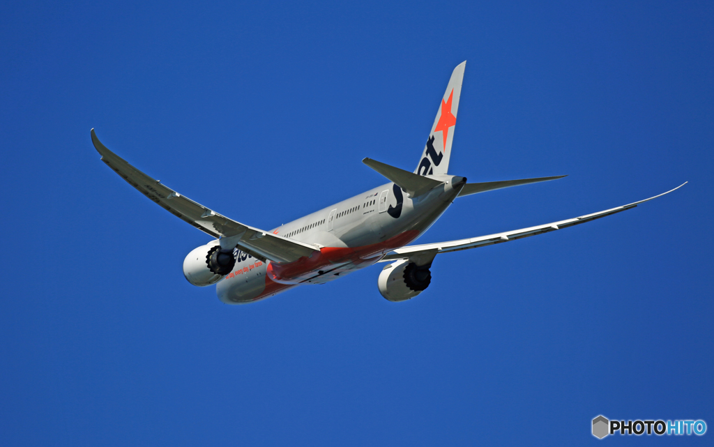 [青い空]　Jetstar 787-8 VH-VKH飛び立ち 
