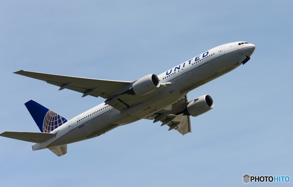 United 777-222 離陸
