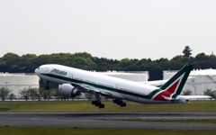 飛び立ち（141）Alitalia 777　