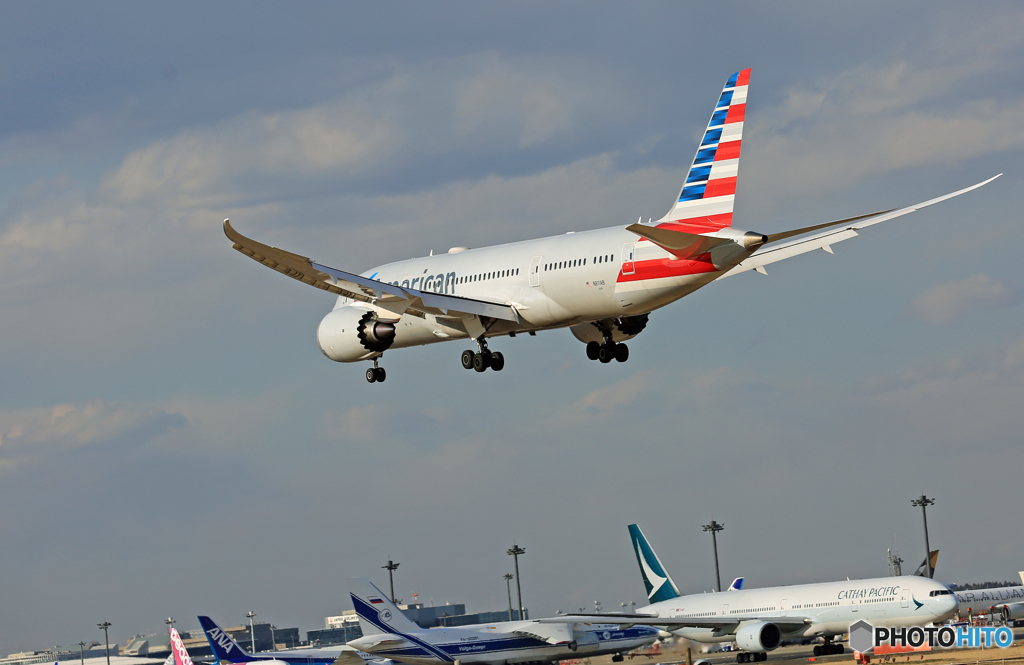 着陸  AMERICAN 787-8 N811AB 「青空」