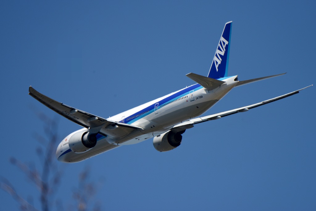 飛び立ち ANA 777-300ER