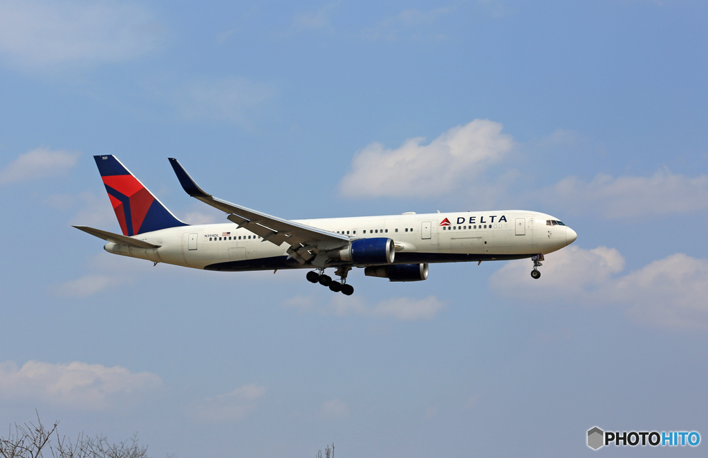 「青空」 DELTA 767-324 N394DL 着陸