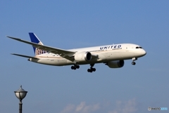 UNITED 787-8 到着　