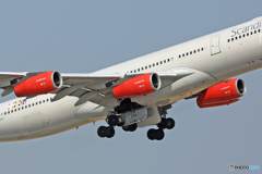 ✈赤いエンジン・☮脚が出ている内に？